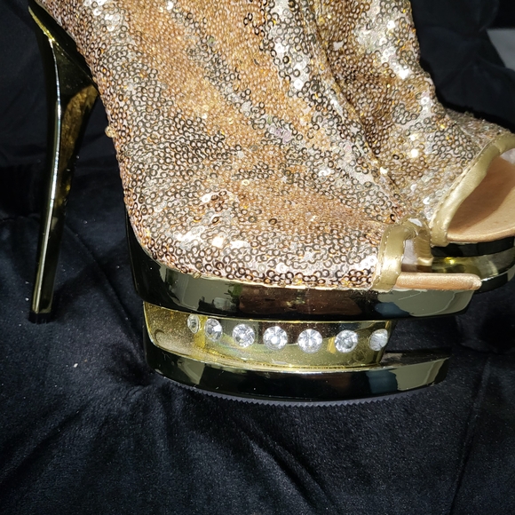 Shoes - Sparkling Gold Sequin Platform Heels